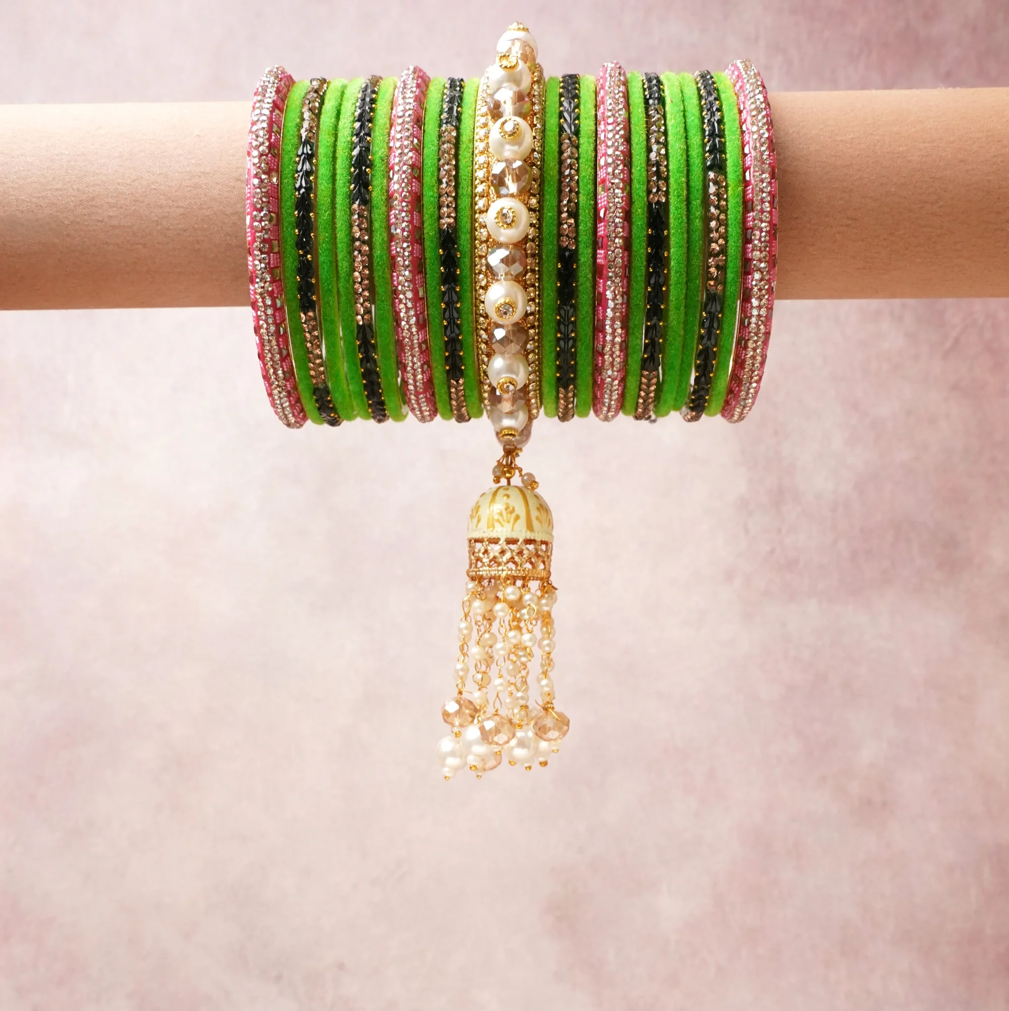 A commanding neon green anchors this beautiful set, enriched with accents of pink, gold, black that add depth and dimension.

Featuring a striking composition of silk thread, rhinestones, pearls, gold-tone metal, this set carries intricate craftsmanship and strong presence. Grand in form, it is created for moments that deserve to be marked.
