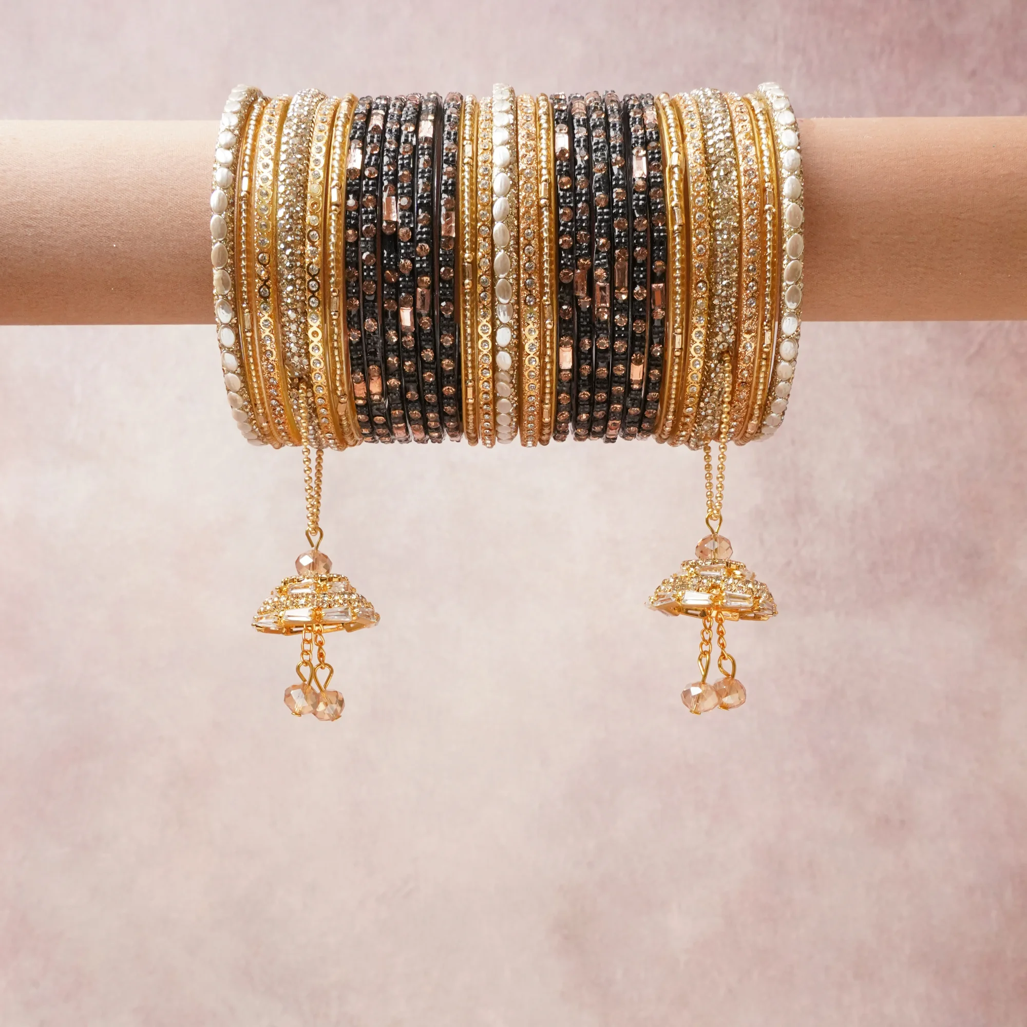 A commanding Gold anchors this beautiful set, enriched with accents of Black that add depth and dimension.

Featuring a striking composition of metal, crystal, pearl, this set carries intricate craftsmanship and strong presence. Grand in form, it is created for moments that deserve to be marked.