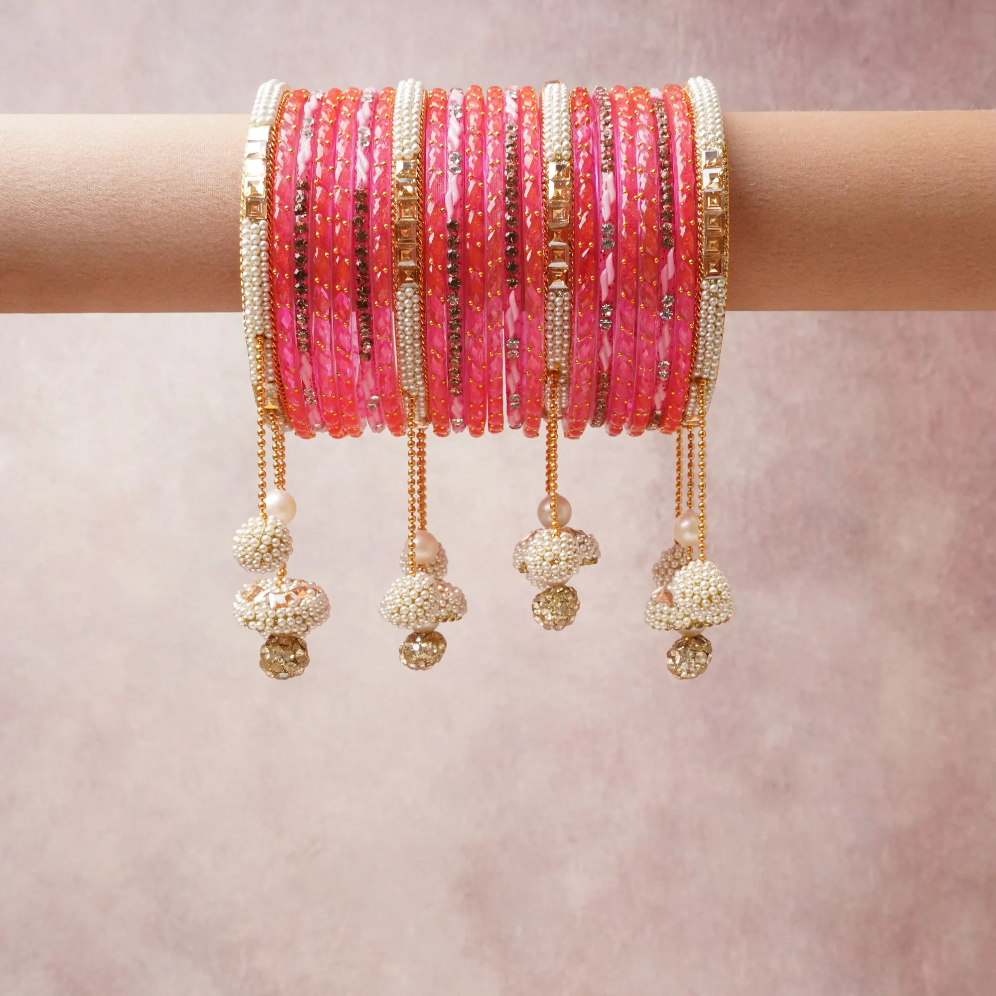 A commanding pink anchors this beautiful set, enriched with accents of Gold, White that add depth and dimension.

Featuring a striking composition of , this set carries intricate craftsmanship and strong presence. Grand in form, it is created for moments that deserve to be marked.