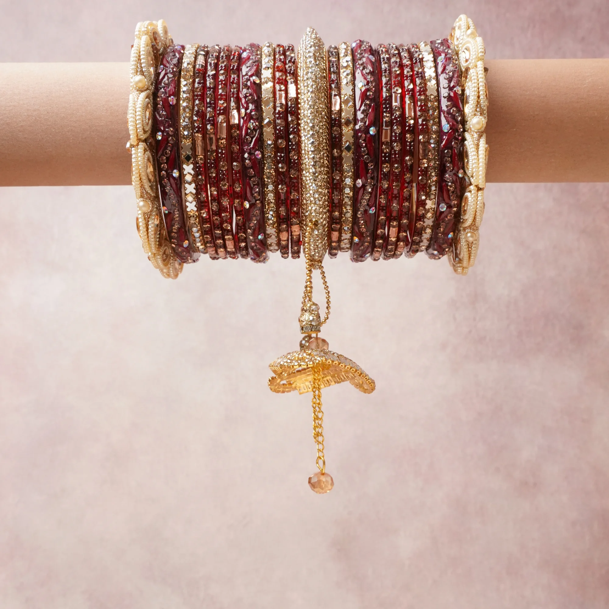 A commanding deep burgundy anchors this beautiful set, enriched with accents of gold that add depth and dimension.

Featuring a striking composition of crystal, metal, faux pearl, this set carries intricate craftsmanship and strong presence. Grand in form, it is created for moments that deserve to be marked.