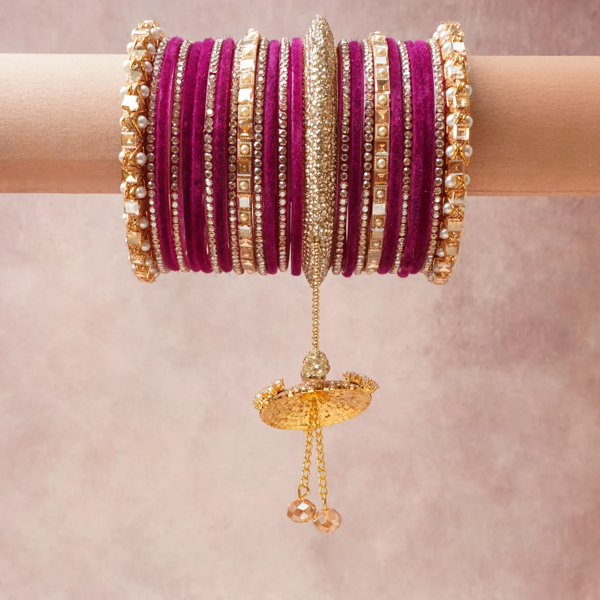 A commanding magenta anchors this beautiful set, enriched with accents of gold, pearl white, champagne that add depth and dimension.

Featuring a striking composition of velvet, gold-tone metal, rhinestone, pearl, this set carries intricate craftsmanship and strong presence. Grand in form, it is created for moments that deserve to be marked.